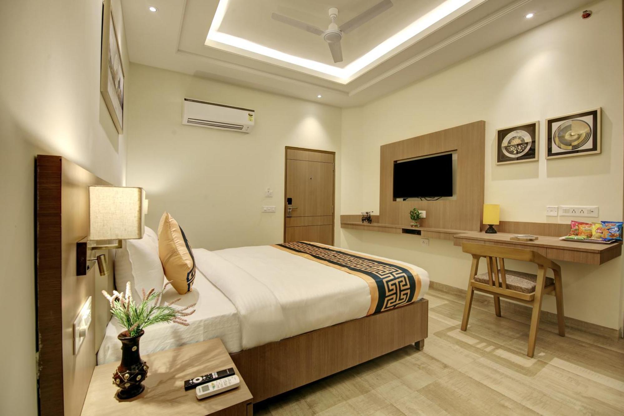 Airport Hotel Claytone New Delhi Exteriör bild
