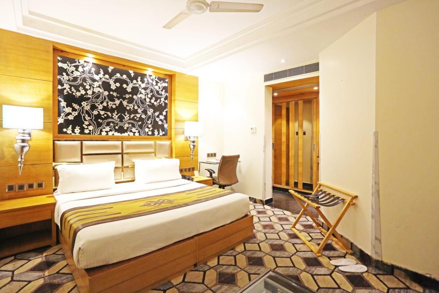 Airport Hotel Claytone New Delhi Exteriör bild