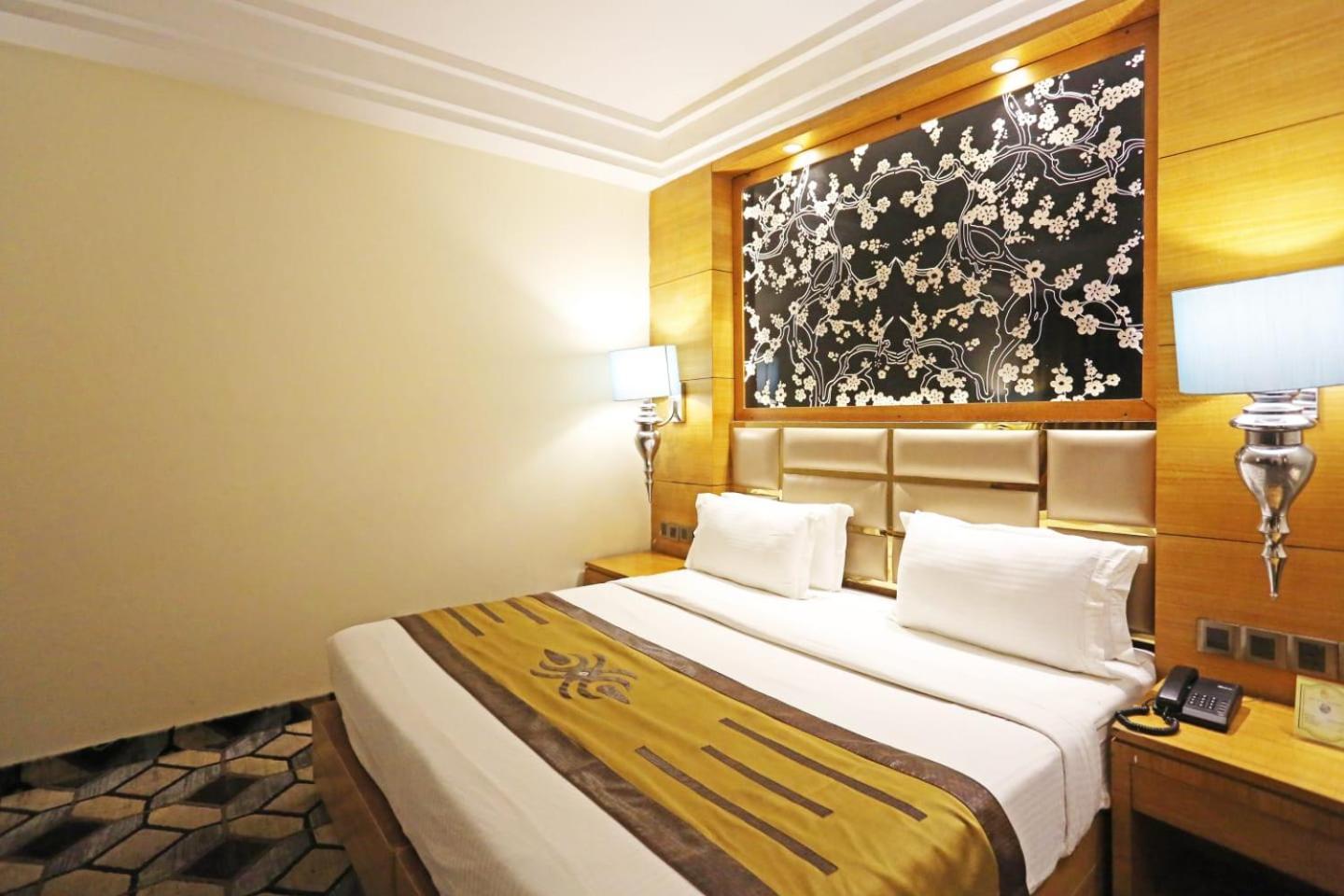 Airport Hotel Claytone New Delhi Exteriör bild