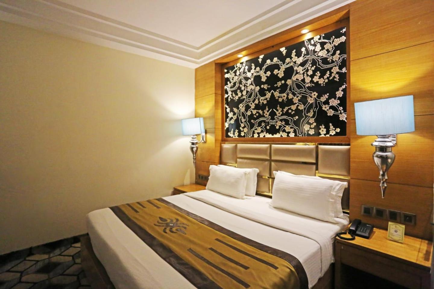 Airport Hotel Claytone New Delhi Exteriör bild