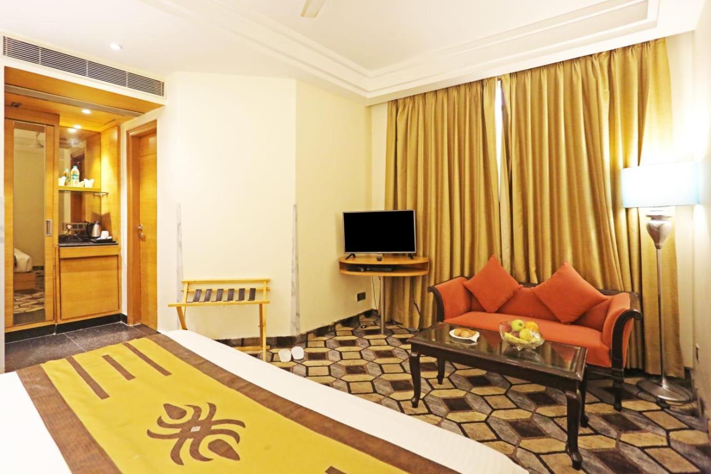 Airport Hotel Claytone New Delhi Exteriör bild