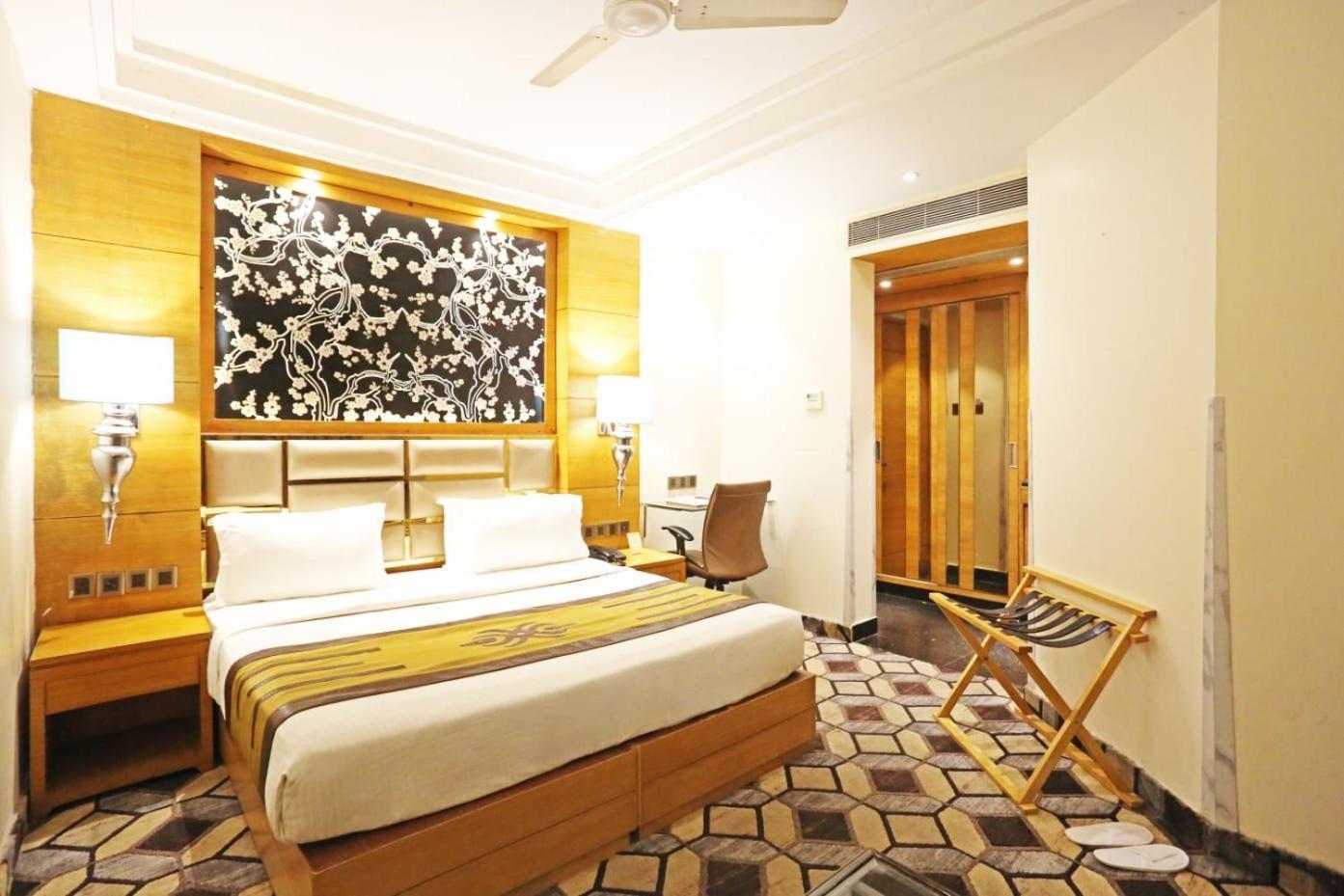 Airport Hotel Claytone New Delhi Exteriör bild