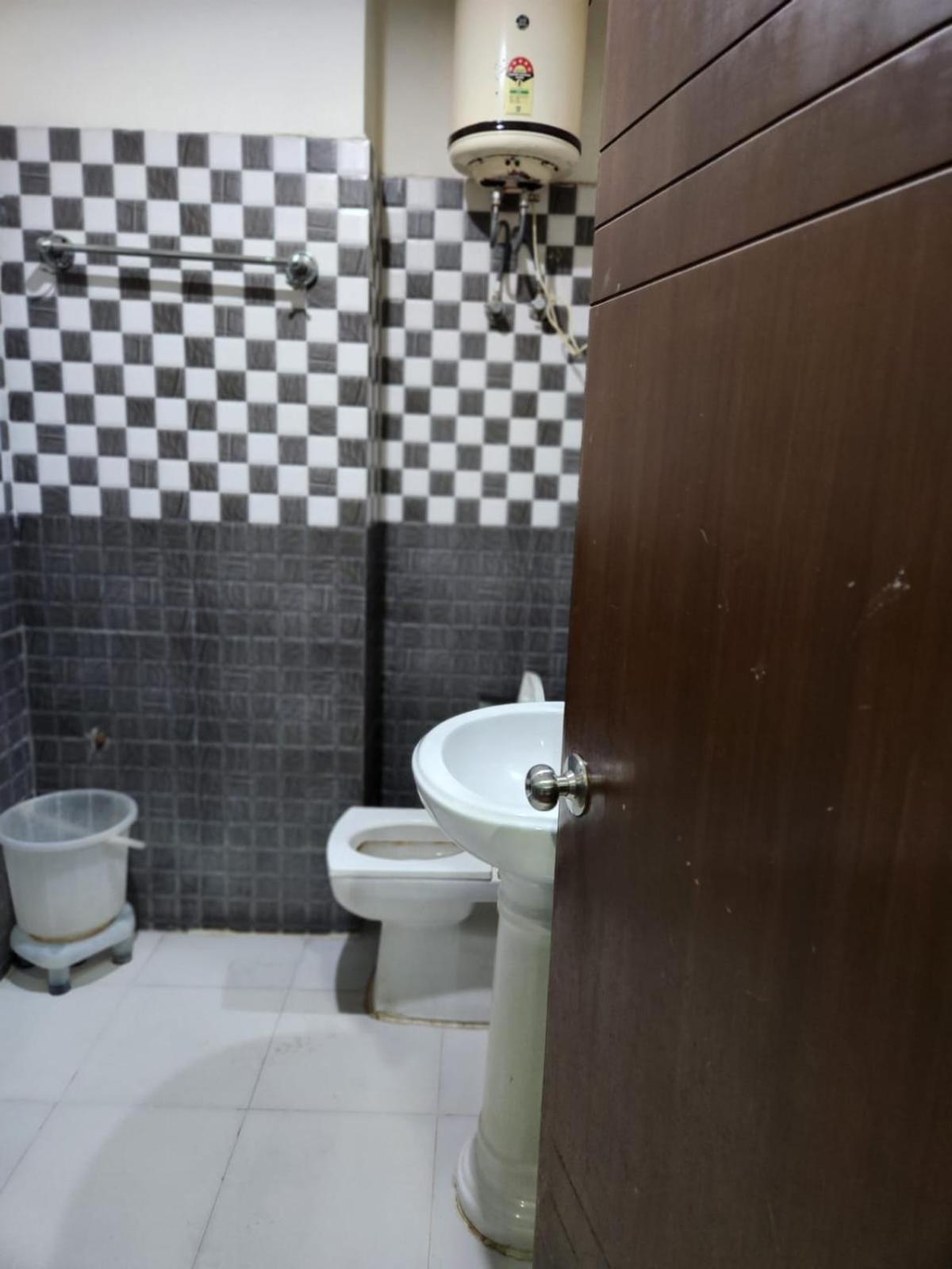 Airport Hotel Claytone New Delhi Exteriör bild