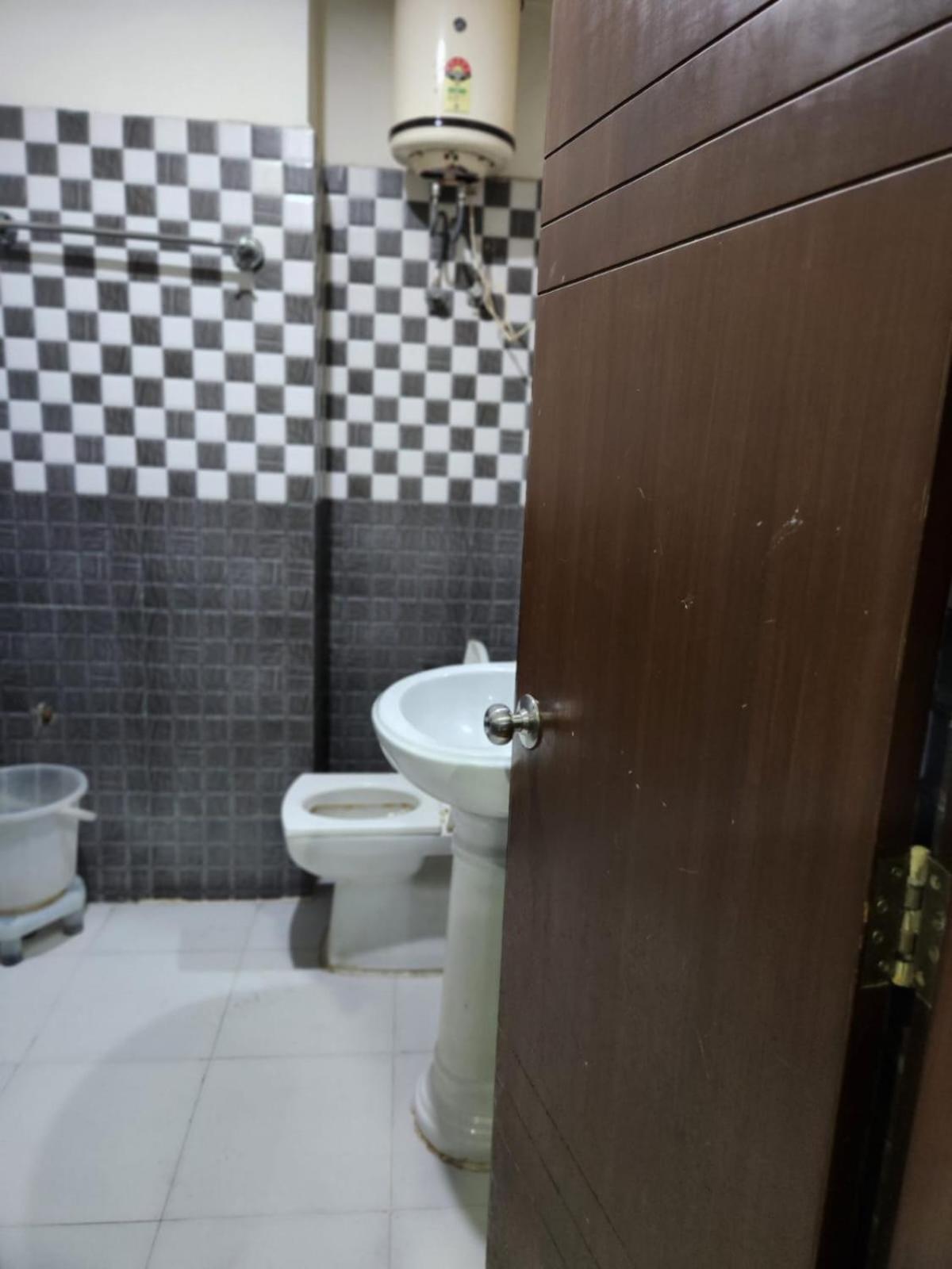 Airport Hotel Claytone New Delhi Exteriör bild